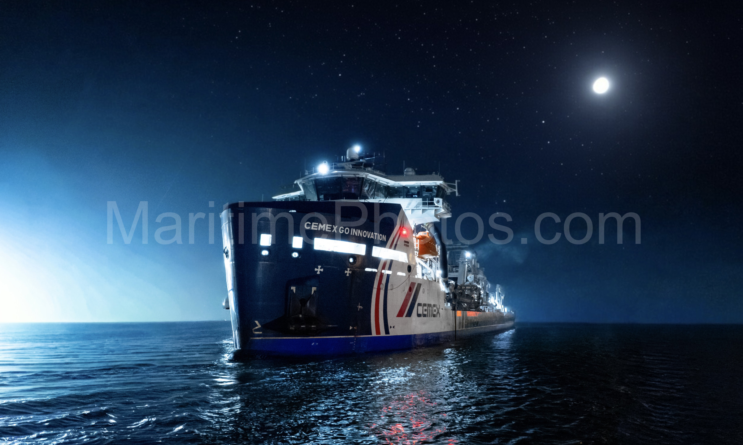 CEMEX Go Innovation Dredger IMO 9848675 at Isle of Wight, UK